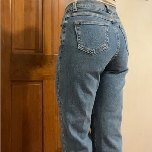 Style & Co Skinny- Straight leg jeans in Great Condition- 4 Petite